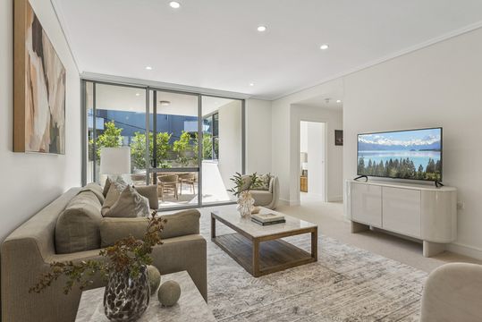 Light-filled Garden Apartment with Space, Privacy and Style