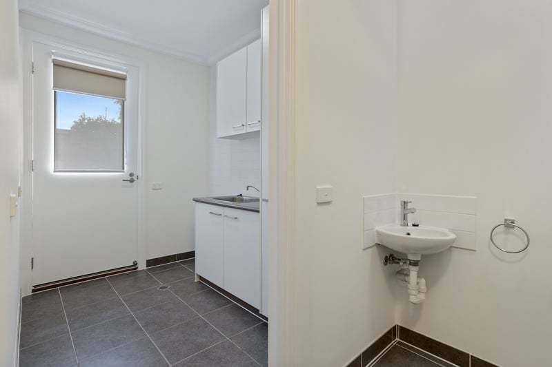Bright, Refreshed Unit in Quiet Court Setting