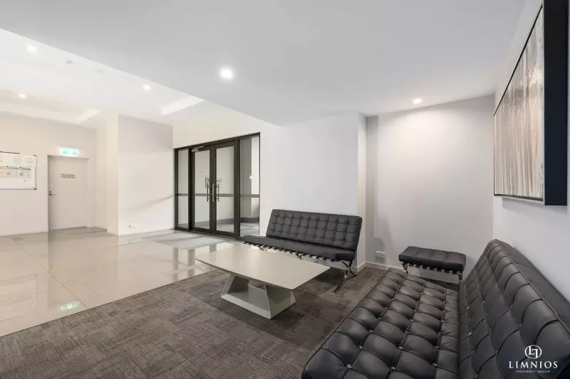 Exquisite Modern Living, Impressive with Great View!