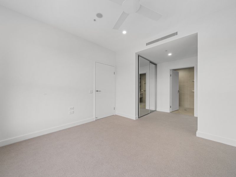Expansive Apartment with large balcony