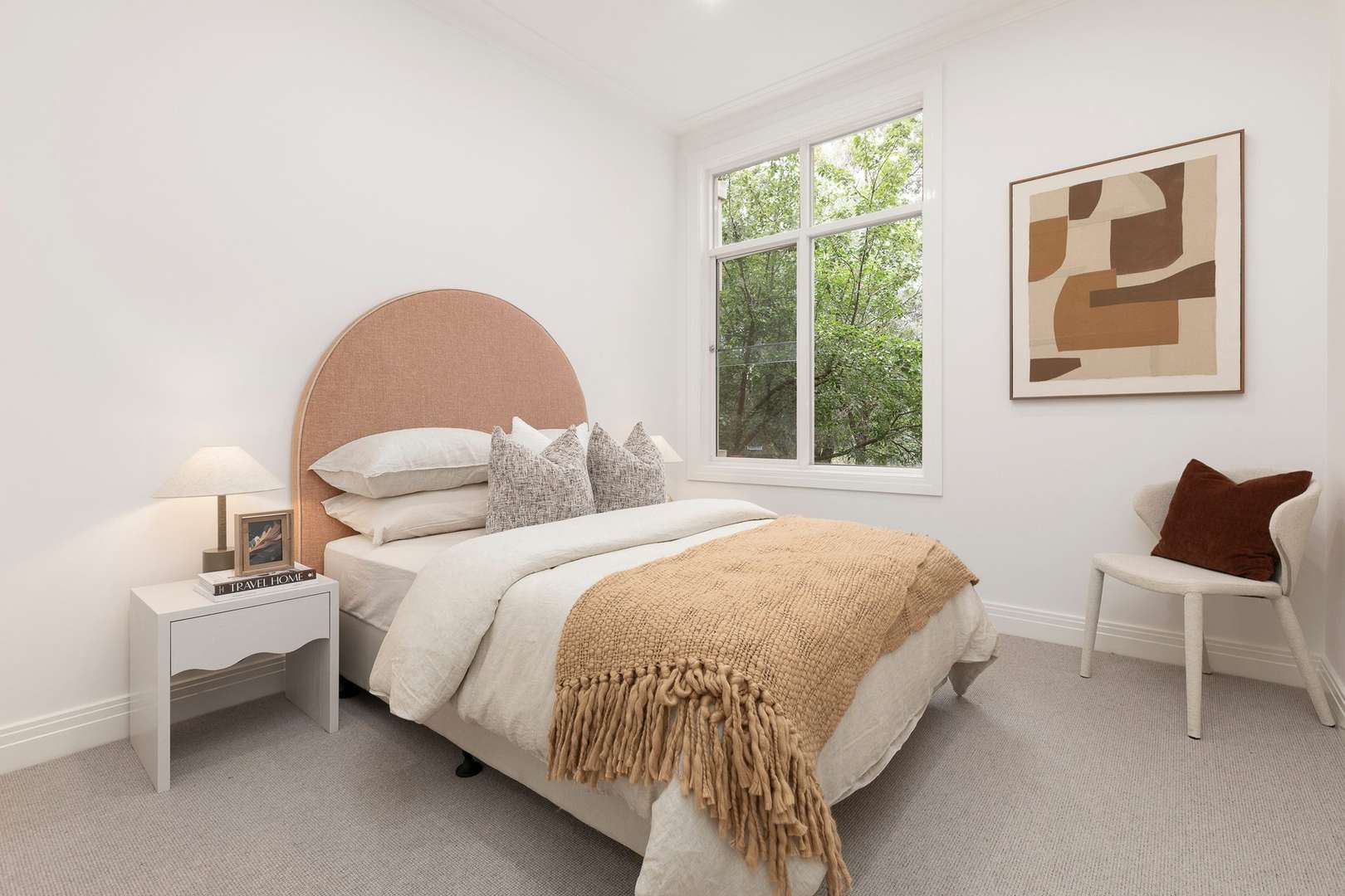 Spacious two-bedroom apartment facing the park