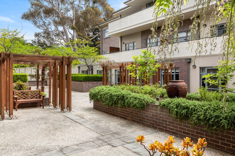 Garden view one-bedroom apartment
