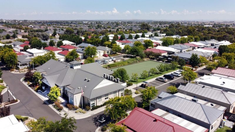 Lifestyle Communities Seasons - Cosy comfort and year-round entertaining for over-50s