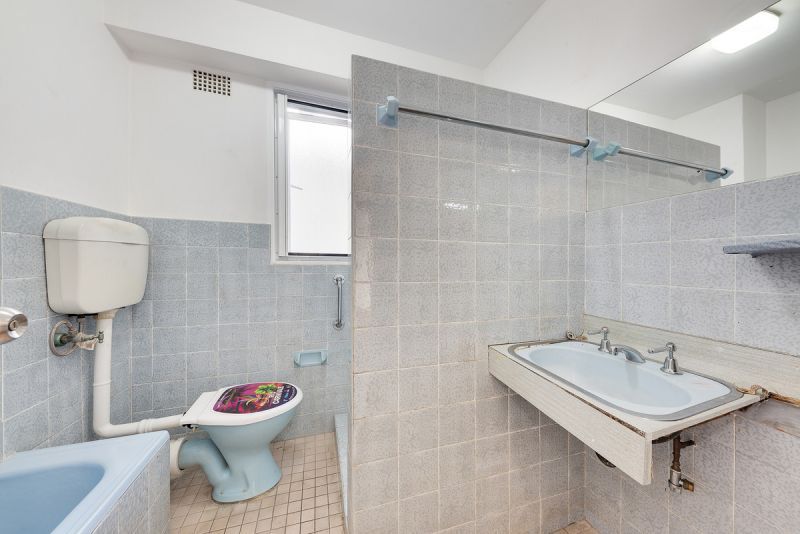 LIGHT FILLED BLANK CANVAS READY FOR A FULL RE-INTERPRETATION