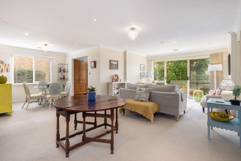 Sun-filled, Freestanding 3 Bedroom Cottage