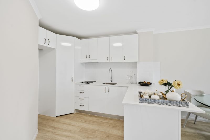 Spacious one-bedroom apartment with views