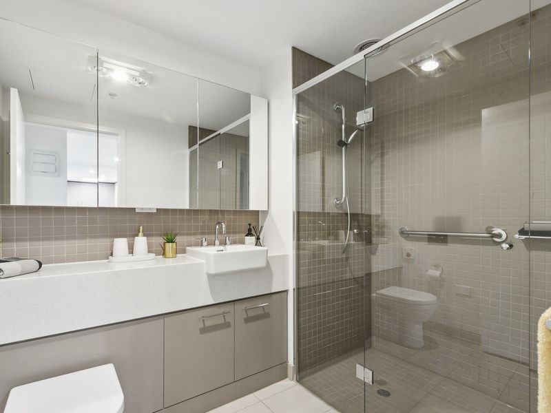 Modern, Light-Filled Apartment with Balcony and Secure Parking