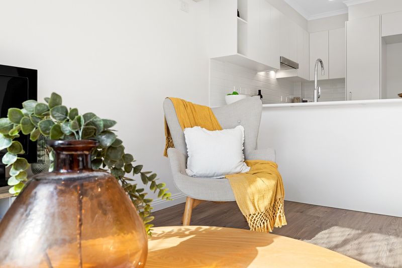 Bright, Contemporary Living with Open-Plan Style