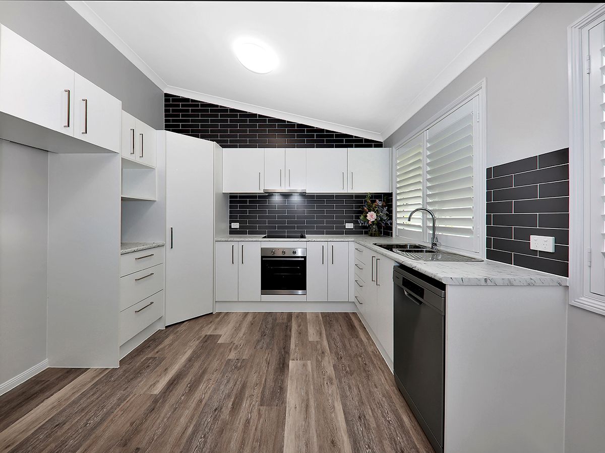 Villa - 2 Bedroom + Enclosed Sun Room + Renovated - SOLD!