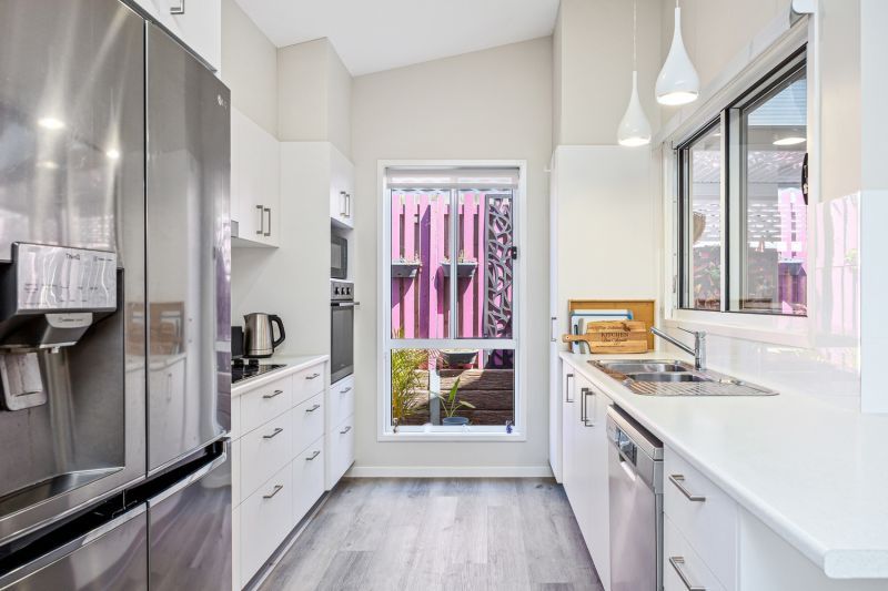 Attention Garden Lovers... Stylish Alfresco Living Awaits!