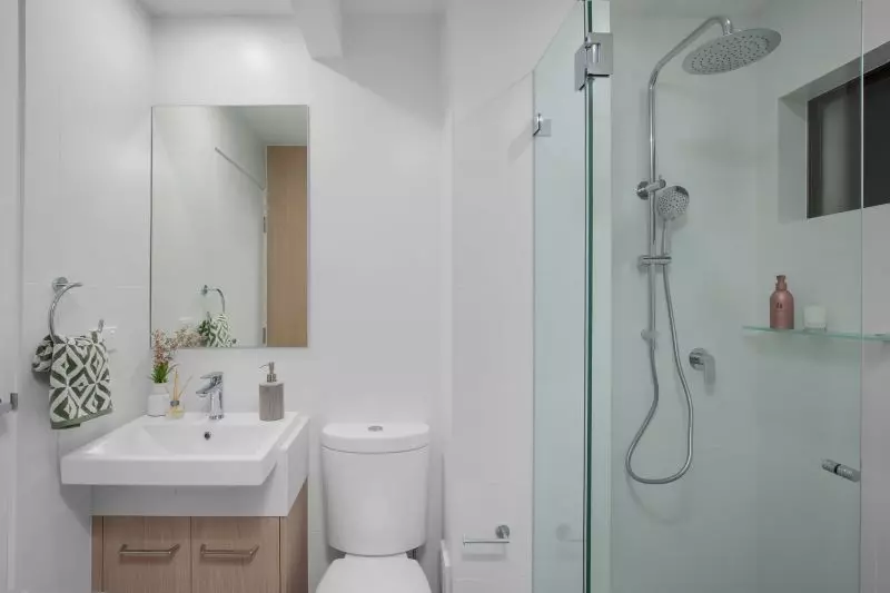 Apt 10 – Fully renovated north-facing 1-bed