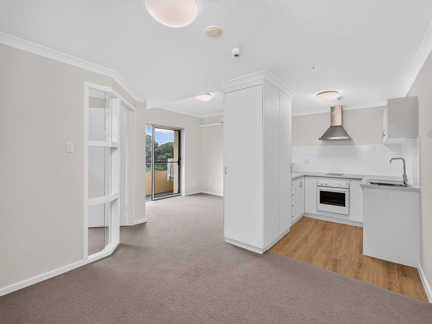 Stylish 1 Bedroom + Study Apartment in the Heart of Moline Village, Karrinyup