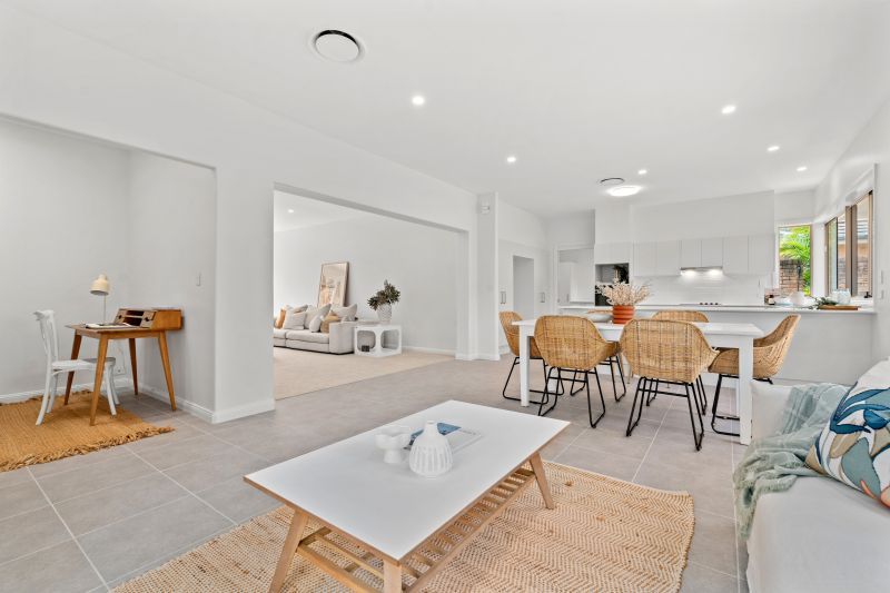 Spacious villa with double lock up garage