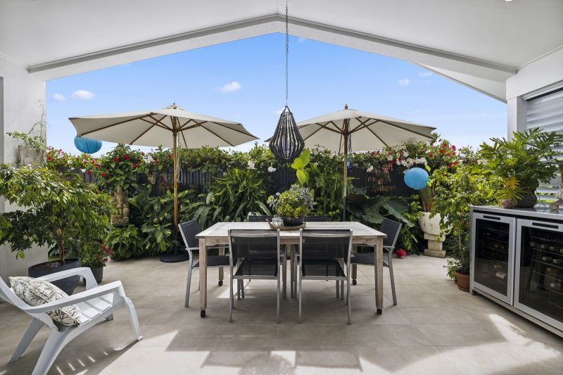 Elegant Three Bedroom Home - Lush Garden Alfresco!