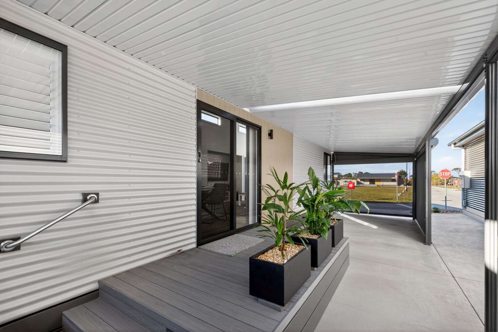 MODERN LIFESTYLE LIVING IN BROADLANDS VIEW VILLAGE