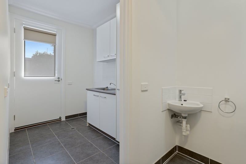 Bright, Refreshed Unit in Quiet Court Setting