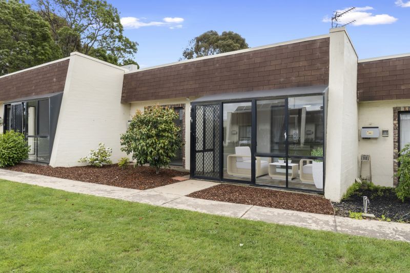 Two bed home with multiple living options