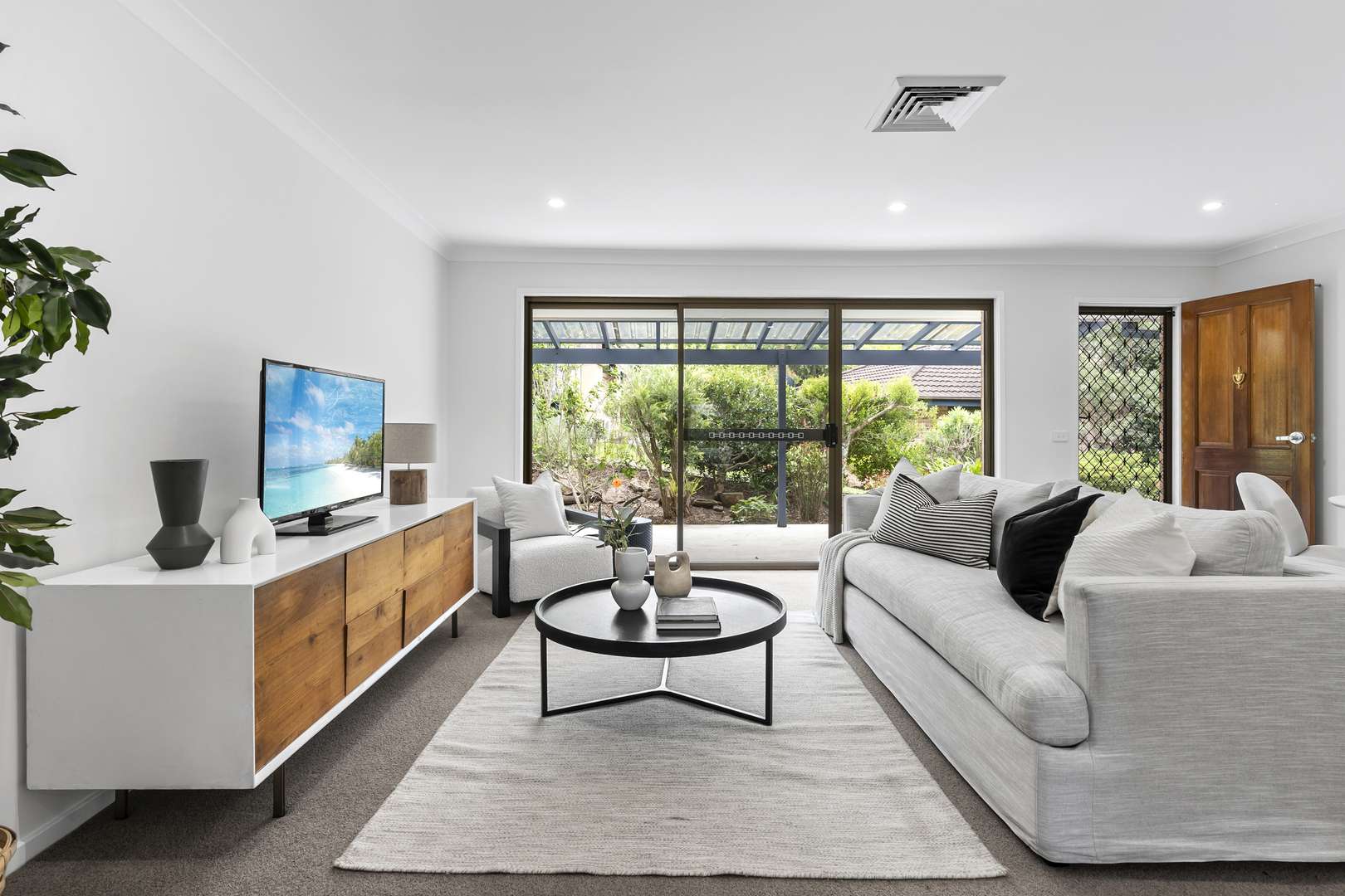 Unit 48 - Newly refurbished and spacious 2 bedroom apartment