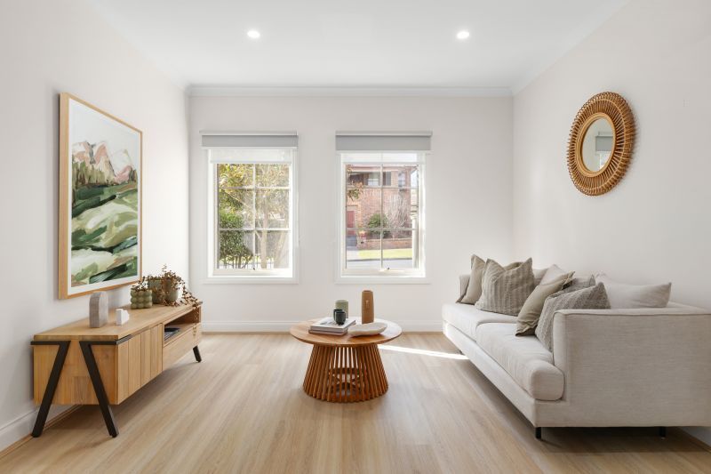 Delightful east-facing, spacious ground-floor one-bedroom apartment