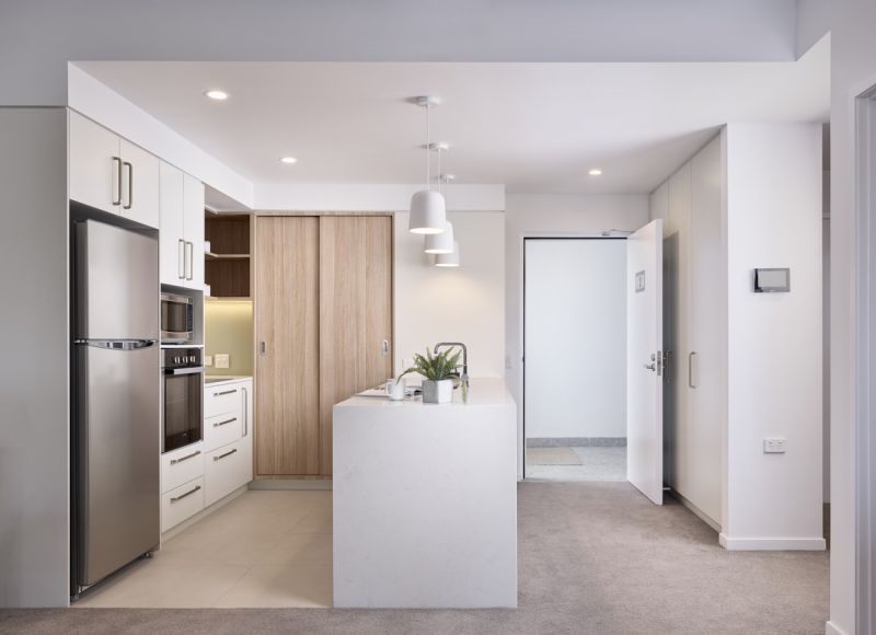 Large, bright and breezy apartment with city outlook