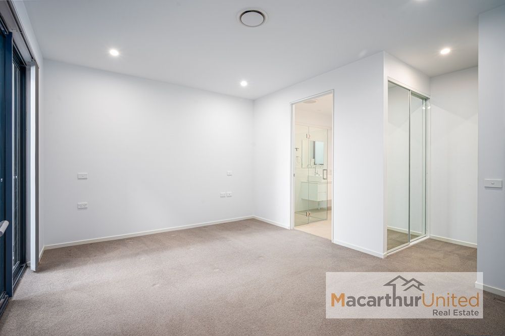 STYLISH VILLA READY FOR ITS NEW FAMILY IN MOUNT GILEAD ESTATE!