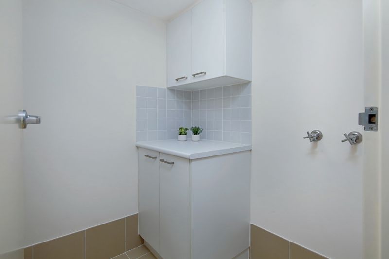 EXCELLENT FULLY RENOVATED GROUND FLOOR APARTMENT WITH THE POPULAR EASTERLY ASPECT