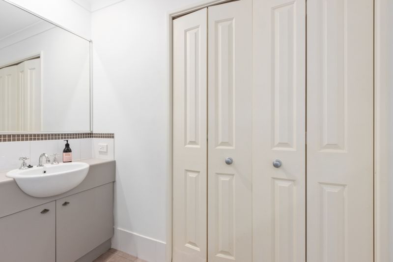 Stunning Views, Central Living!