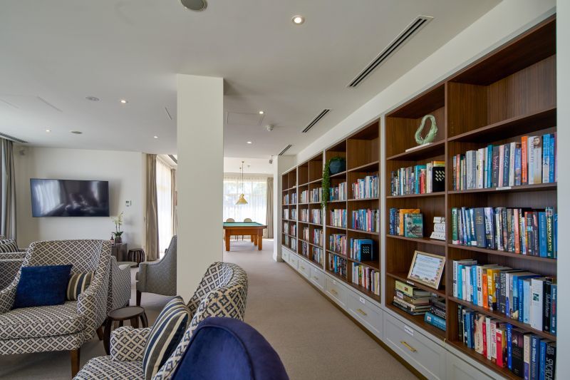 Stylish west-facing two-bedroom apartment!