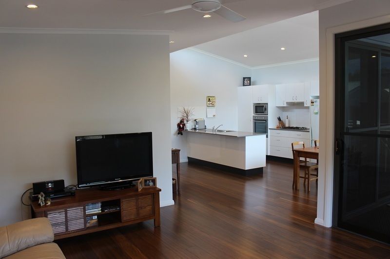 Beautiful Two Bedroom Home Perfect For Entertaining