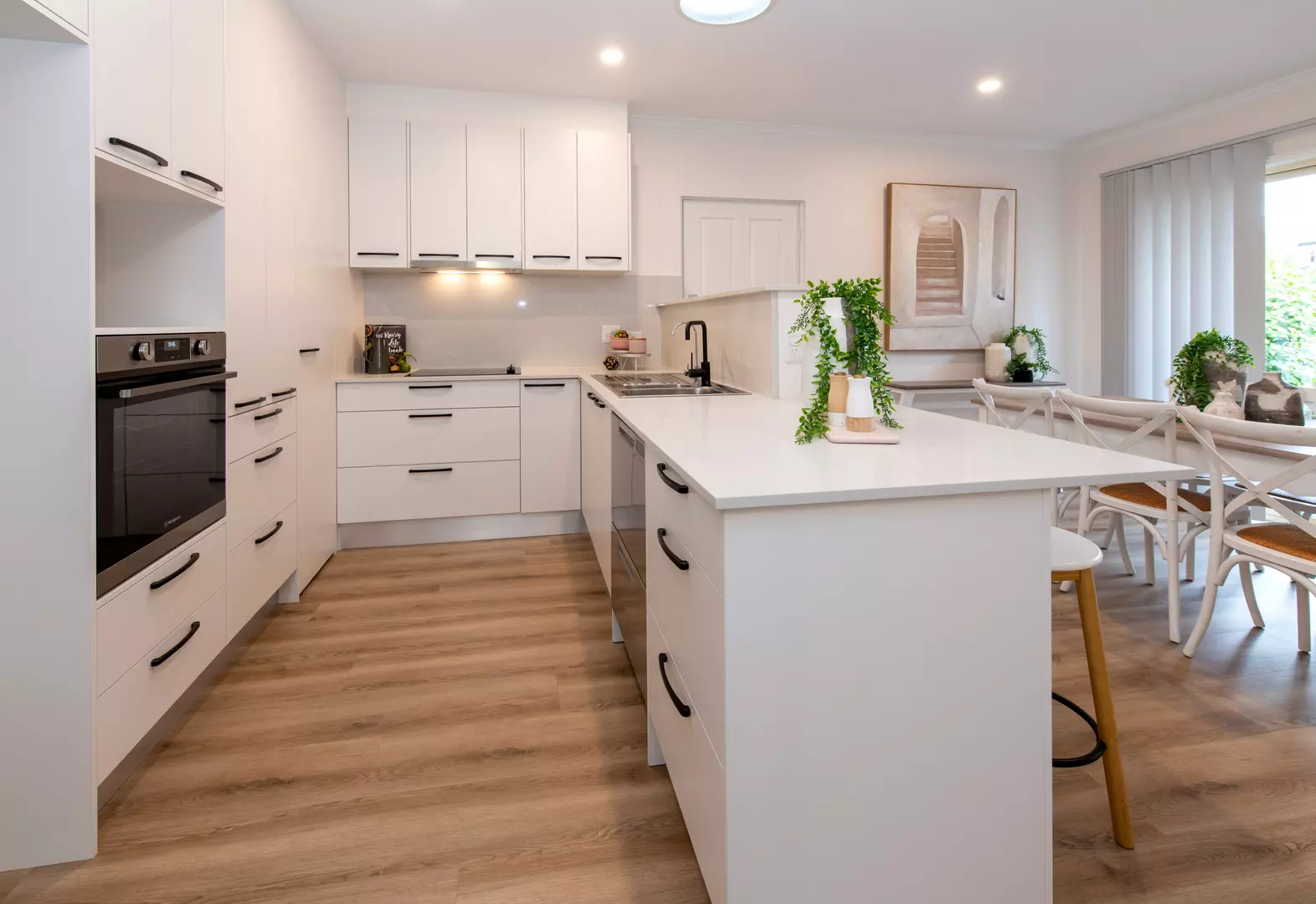 Eldercare Old Oxford Court: spacious two-bedroom villa near the beach