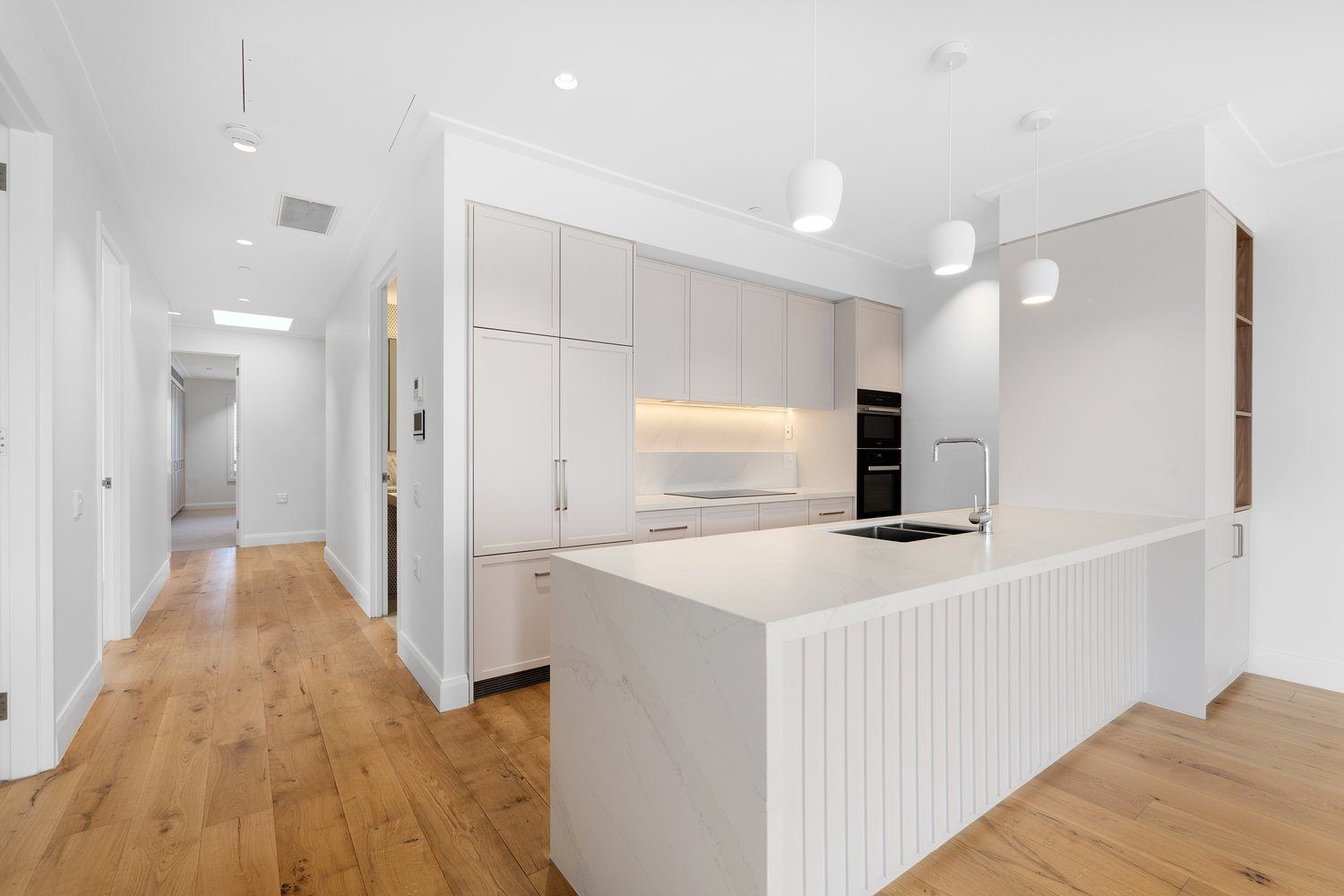 Elegant three-bedroom apartment with study in Gordon Quarter