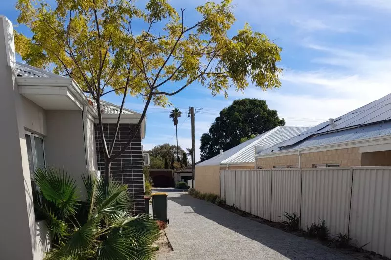 Ticking All Boxes: Location, Modern, Spacious & NO STRATA