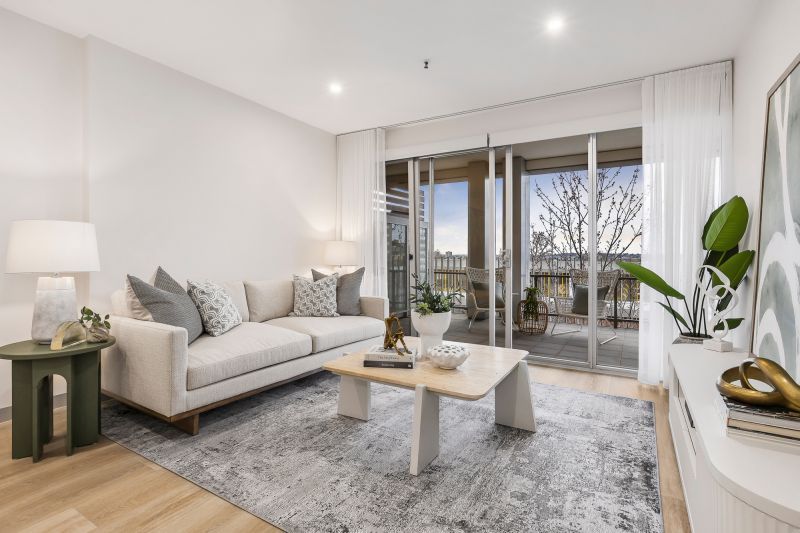 North-facing 2-bedroom apartment with views!