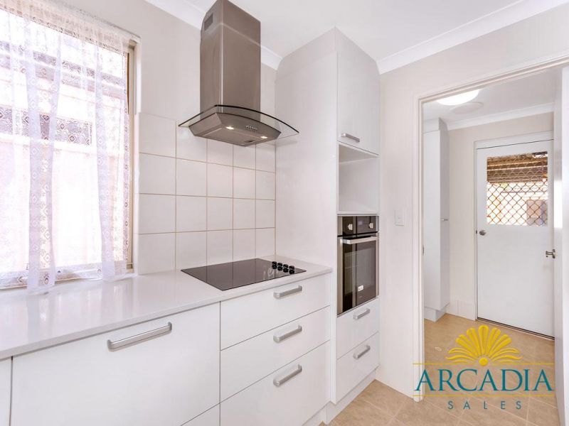 ARCADIA WATERS MADDINGTON - Close to the Clubhouse, with Stone Benchtops.