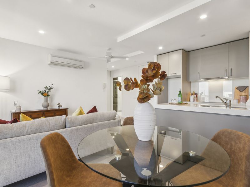 Bright and Stylish Apartment with Balcony Views