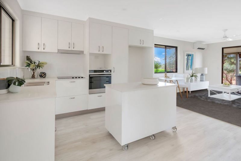 Light filled one-bedroom plus study villa