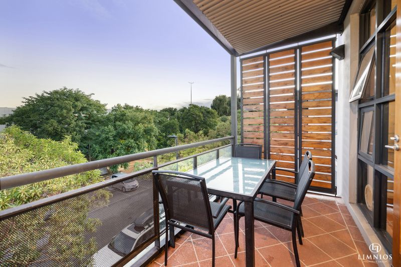 Top Floor with City Vistas!