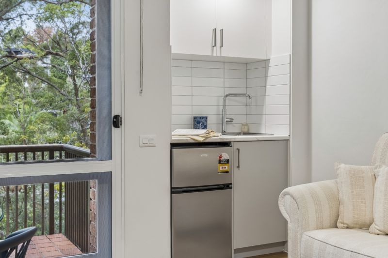 Ready to move in! Stylish recently renovated studio serviced apartment in vibrant retirement community