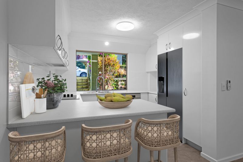 Ground-floor 2-bedroom villa overlooking the bowling green