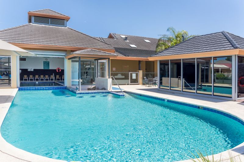 ARCADIA WATERS MADDINGTON - Dress to Impress...