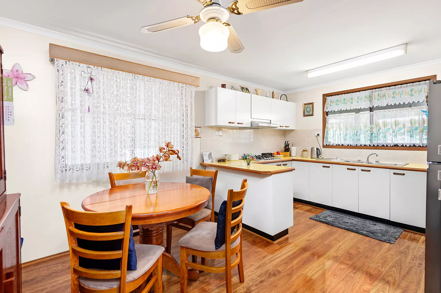 UNDER CONTRACT - Perfect Presentation - Huge Rooms, feel the space - Flex Floor Plan - Park 2 Cars