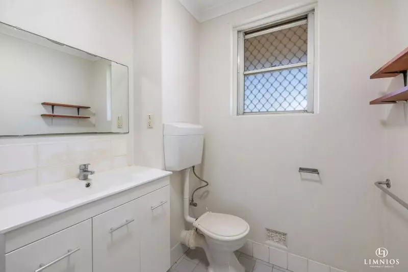 Scenic Hilltop Apartment