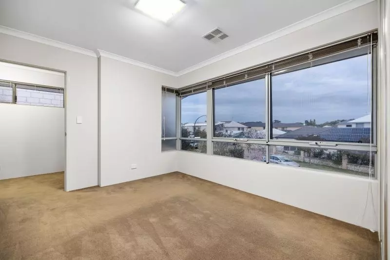 Spacious Riverside Family Retreat!