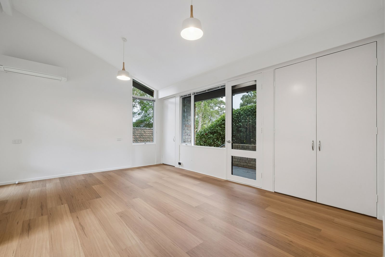Bright, private & perfectly positioned villa