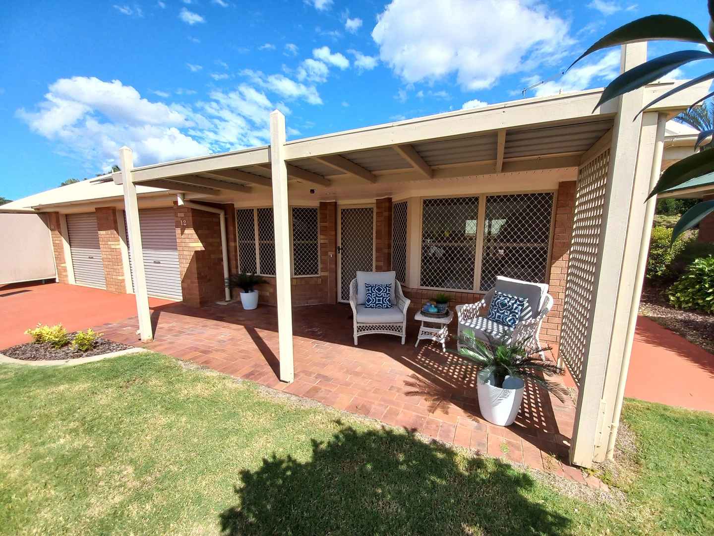 *UNDER OFFER* Ready to move in now! Unit 12