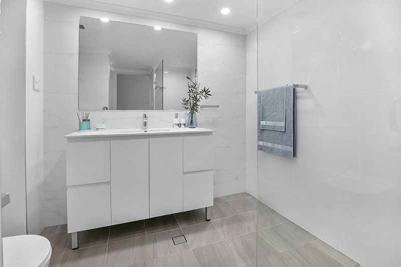 Immaculately maintained 3 bedroom unit with modern look situated in the centre of the village