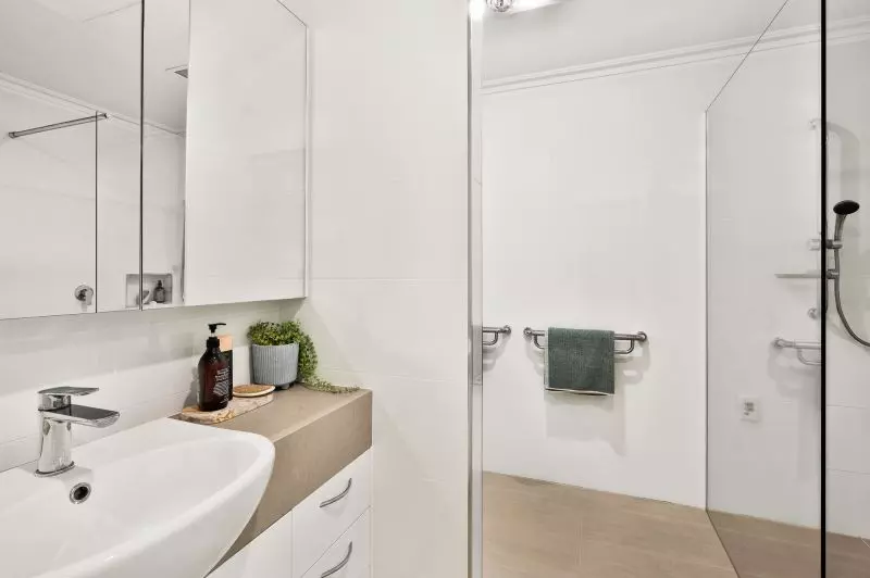 Ground-floor two-bedroom apartment!