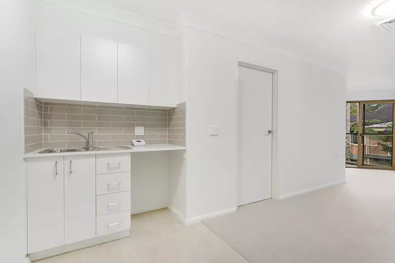 Luxury One-Bedroom Serviced Apartment in Lutanda Manor