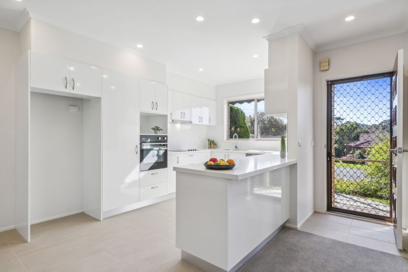 Beautifully refurbished 2-bed plus study villa