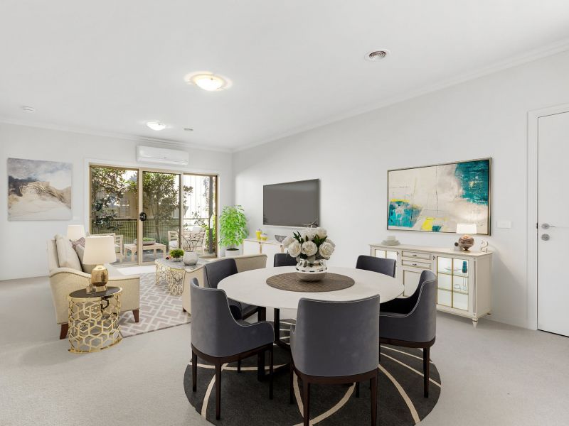 Beautifully Updated Unit with High Ceilings and Convenient Layout